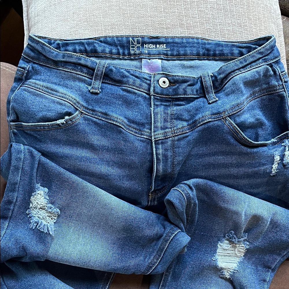 No Boundaries High Rise Distressed Blue Jeans